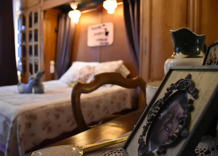 Suivez Le Lapin Blanc - Bb Couette-café 3*