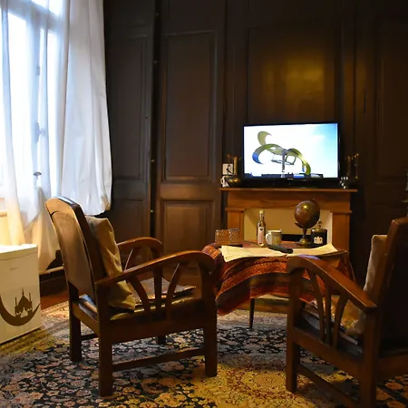 Suivez Le Lapin Blanc - Prix Parking Offert Guest house 3*