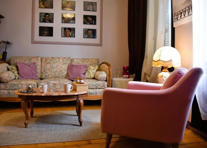 לינה וארוחת בוקר Suivez Le Lapin Blanc 3*