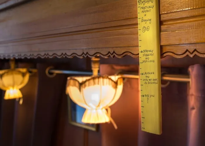 לינה וארוחת בוקר Suivez Le Lapin Blanc 3*